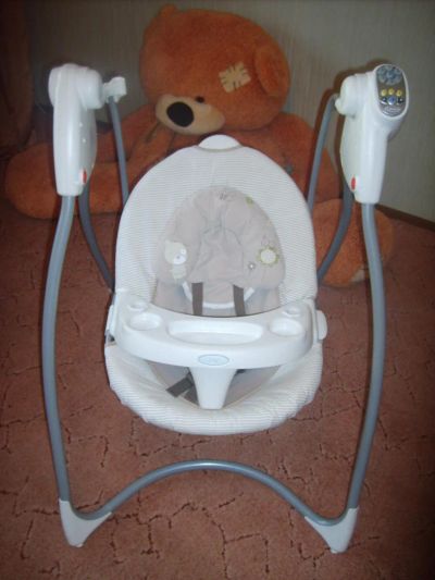Лот: 4049323. Фото: 1. Электрокачели Graco Lovin’ Hug. Ходунки, прыгунки, качели