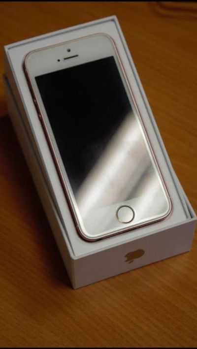 Лот: 10377764. Фото: 1. iPhone se. Смартфоны