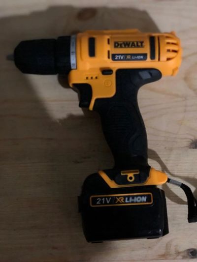 Лот: 14827114. Фото: 1. Шуруповерт DeWalt 21V. Электроинструмент