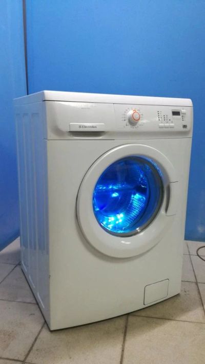 Лот: 10890944. Фото: 1. Стиральная машина Electrolux EWF... Стиральные машины