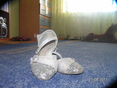 Лот: 1140675. Фото: 1. Туфли для девочки. Туфли