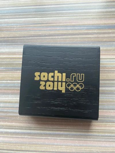Лот: 23424938. Фото: 1. Подарочный футляр для монеты из... Аксессуары, литература