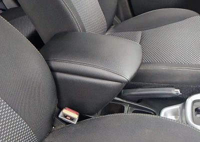 Лот: 19517916. Фото: 1. Подлокотник Hyundai Solaris 2017-2023... Салон