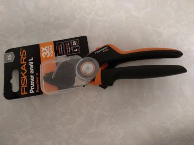 Лот: 12639202. Фото: 1. Секатор fiskars PowerGear L px94. Ручные орудия труда