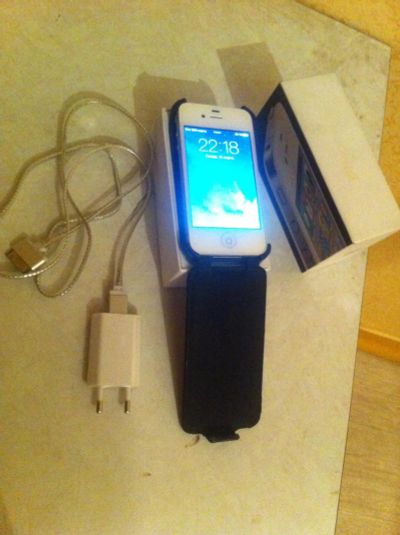Лот: 7110557. Фото: 1. iPhone 4 white 16gb. Смартфоны