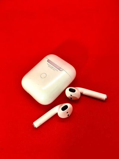 Лот: 20015624. Фото: 1. Apple AirPods 2 оригинал Беспроводные... Наушники, гарнитуры