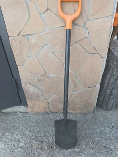 Лот: 25507108. Фото: 1. Лопата штыковая Fiskars. Ручные орудия труда