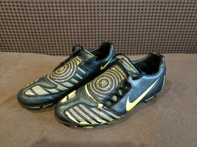 Лот: 19054762. Фото: 1. Бутсы футбольные *Nike total 90... Кеды, кроссовки, слипоны