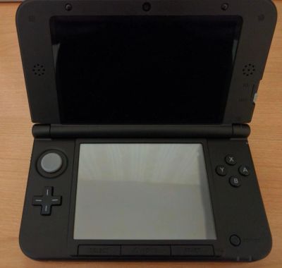 Лот: 8336211. Фото: 1. Nintendo 3DS XL (черная) + блок... Игровые приставки, консоли