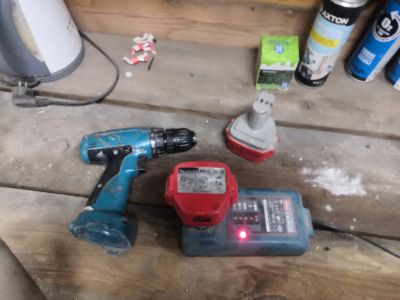 Лот: 15211733. Фото: 1. Зарядное устройство Makita. Электроинструмент