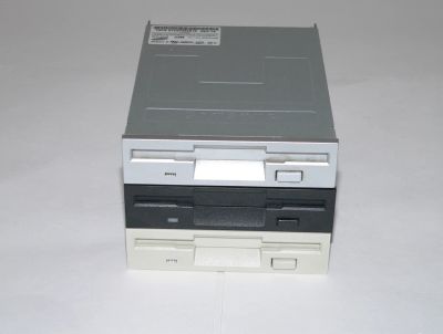 Лот: 9403467. Фото: 1. Дисковод 3.5". Приводы CD, DVD, BR, FDD