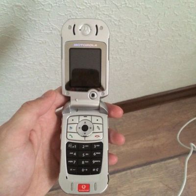 Лот: 6859685. Фото: 1. Легендарная Motorola v980 Vodafone. Кнопочные мобильные телефоны
