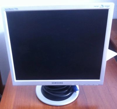Лот: 7204359. Фото: 1. Монитор Samsung 710n. ЖК-мониторы