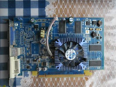 Лот: 1530581. Фото: 1. Видеокарта Radeon X700 на 128... Видеокарты
