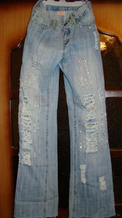 Лот: 7635977. Фото: 1. Модные и стильные "рваные" джинсы... Брюки, шорты, джинсы