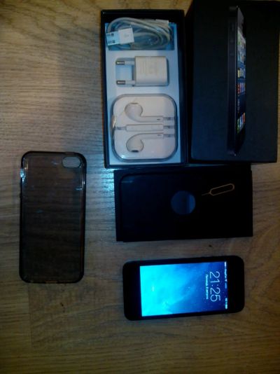 Лот: 4371746. Фото: 1. Продам iPhone 5 16Gb (черный... Смартфоны