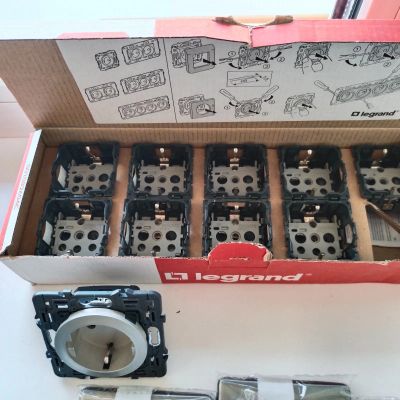 Лот: 25883746. Фото: 1. Розетки, выключатели. Электроустановочные изделия