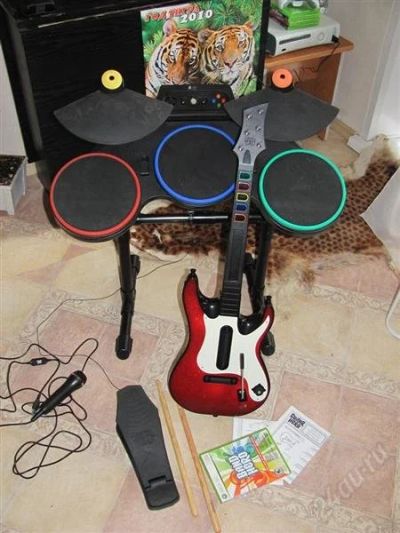 Лот: 1063873. Фото: 1. *Band Hero Band 2 (игра + гитара... Аксессуары для игровых приставок, консолей, геймпады
