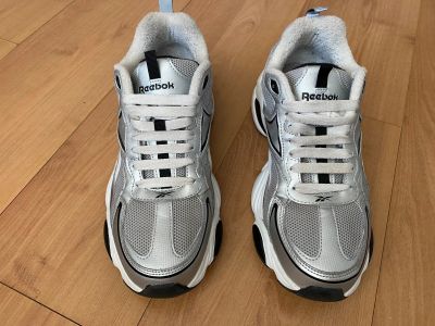 Лот: 25516968. Фото: 1. Кроссовки Reebok 44 размер. Кеды, кроссовки, слипоны