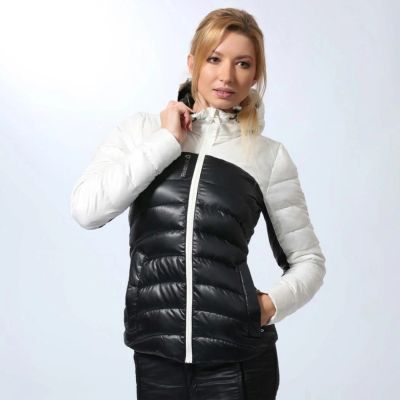 Лот: 6559580. Фото: 1. Куртка Reebok. Верхняя одежда