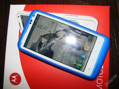 Лот: 2262080. Фото: 1. продам Motorola Motolux белый... Смартфоны