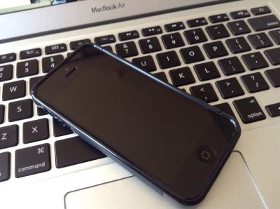 Лот: 7474634. Фото: 1. iPhone 5 16Gb Black + 3 чехла. Смартфоны