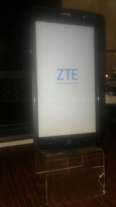 Лот: 10941327. Фото: 1. Смартфон Zte blade l5. Смартфоны