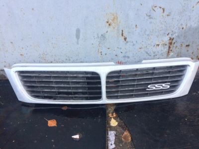 Лот: 12475390. Фото: 1. Решетка радиатора Nissan Bluebird... Кузов
