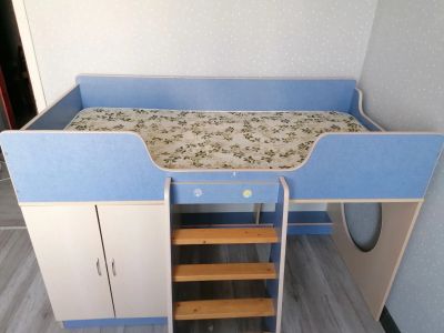 Лот: 25079607. Фото: 1. Кровать чердак. Детские кровати и кроватки