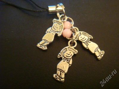 Лот: 187279. Фото: 1. Брелок на телефон. "Скромные девчонки... Другое (ювелирные изделия, бижутерия, часы)