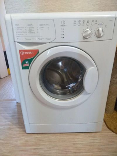 Лот: 12266495. Фото: 1. Стиральная машина indesit wisl... Стиральные машины
