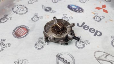 Лот: 23587508. Фото: 1. Насос вакуумный Audi A6 AUK 06E145100E. Двигатель и элементы двигателя