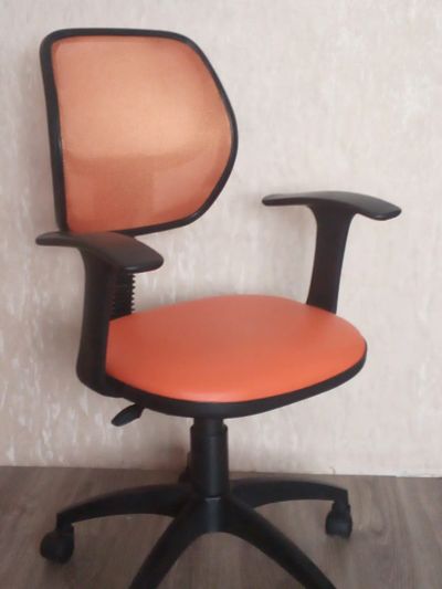 Лот: 20550180. Фото: 1. Кресло красное, терракот, orange. Стулья и кресла офисные