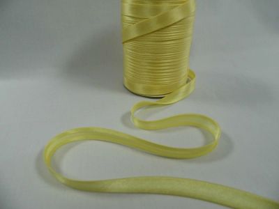 Лот: 10926025. Фото: 1. Косая бейка атласная 15 мм желтый... Ткани, нитки, пряжа