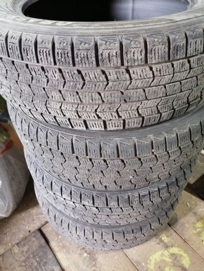 Лот: 16653985. Фото: 1. Шины зимние Dunlop 215/60R17. Шины