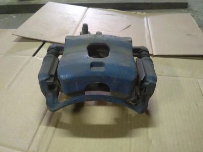 Лот: 2139790. Фото: 1. Передние суппорты Nissan Skyline... Тормозная система