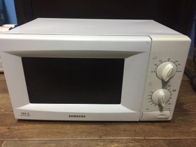 Лот: 9831965. Фото: 1. Samsung M1712NR микроволновка... Микроволновки, мини-печи