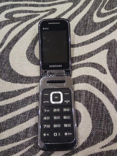 Лот: 11179805. Фото: 1. Samsung раскладушка на две симки. Кнопочные мобильные телефоны