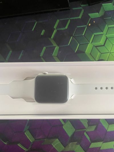 Лот: 24675085. Фото: 1. Apple Watch SE 2 44mm. Новые!. Смарт-часы, фитнес-браслеты, аксессуары