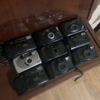 Лот: 25578623. Фото: 1. Куча фотоаппаратов мыльниц. Плёночные компактные