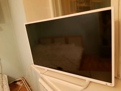Лот: 10976008. Фото: 1. Телевизор Toshiba белый. Телевизоры