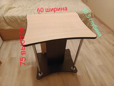 Лот: 25028975. Фото: 1. Стол компьютерный на колесах. Компьютерные и письменные столы