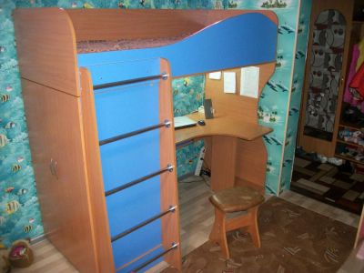 Лот: 7457792. Фото: 1. Продам детскую (стол, шкаф, кровать... Детские кровати и кроватки