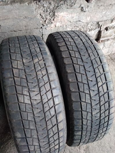 Лот: 21581626. Фото: 1. 2 шт 235-65-18 Bridgestone DM-V1. Шины