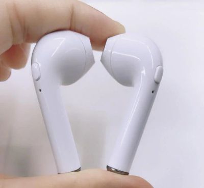 Лот: 11199419. Фото: 1. Огненная копия air pods - С чехлом. Наушники, гарнитуры