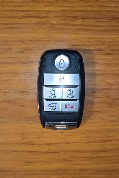 Лот: 20090590. Фото: 1. Оригинальный смарт-ключ Kia Carnival. Другое (автозапчасти)