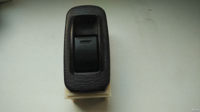 Лот: 14415405. Фото: 1. Кнопка стеклоподъемника Toyota... Электрооборудование