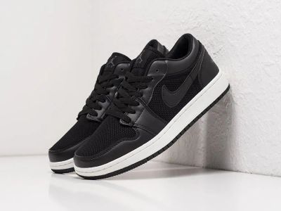 Лот: 19480189. Фото: 1. Кроссовки Nike Air Jordan 1 Low... Кеды, кроссовки, слипоны