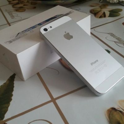 Лот: 7298353. Фото: 1. iPhone 5 на 32 Гигабайт Белый... Смартфоны