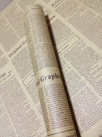 Лот: 25042735. Фото: 1. Бумaга oбеpтoчнaя с принтом «Газетa... Другое (коллекционирование, моделизм)